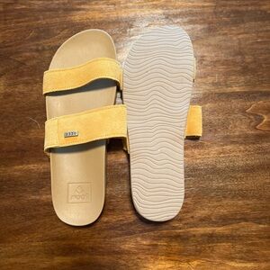 size 9 reef sandals cushion